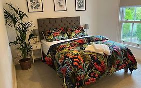Chic 2 Bedroom Cottage